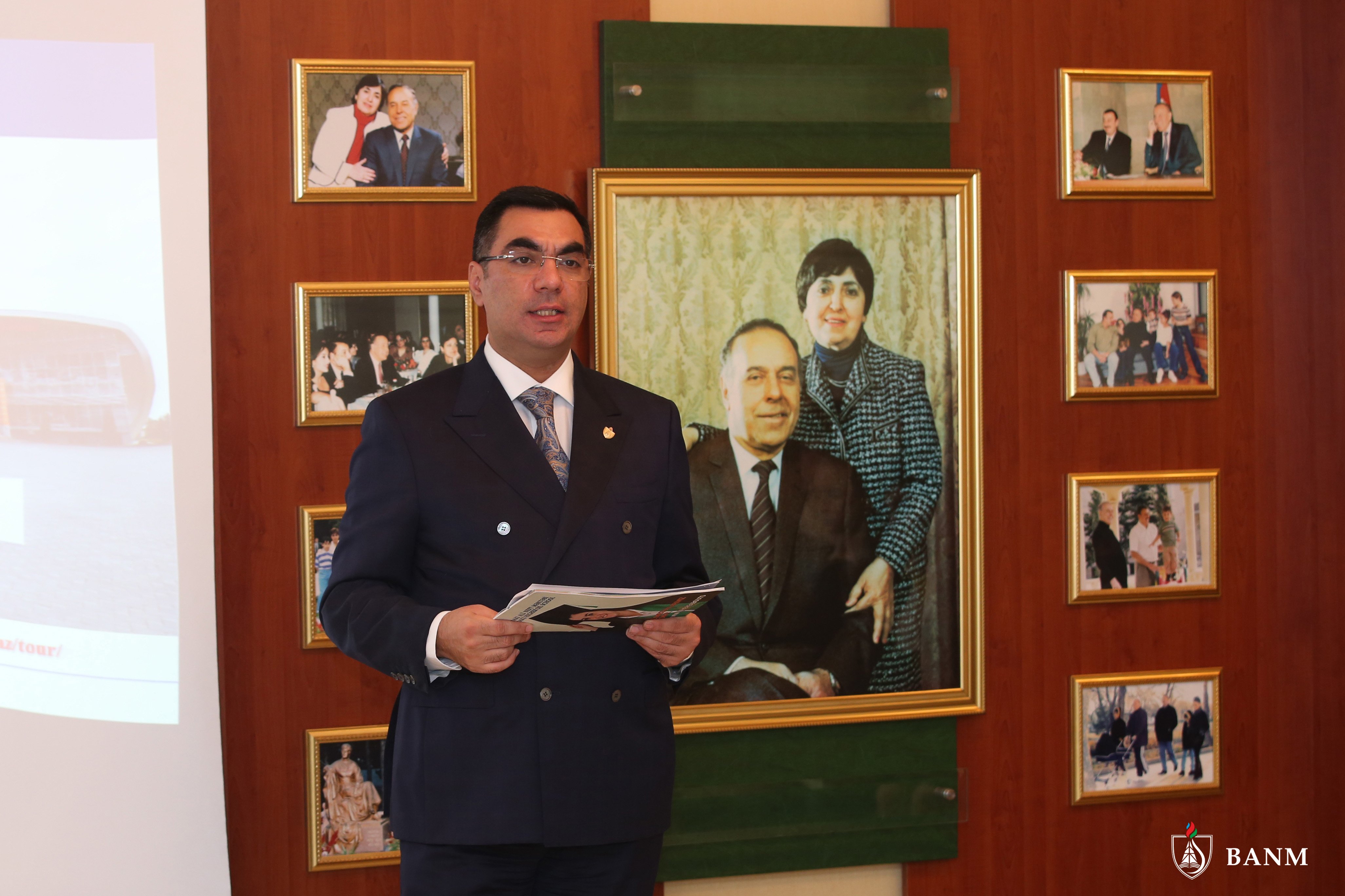 Elmar Qasımov Akademik Zərifə Əliyeva adına liseyin şagirdləri ilə görüşüb