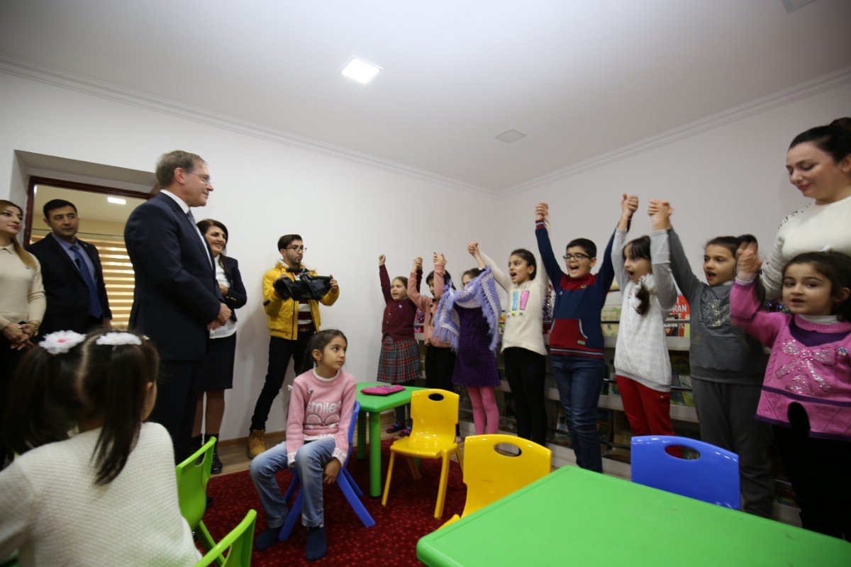 ABŞ səfiri Salyan rayonuna səfər edib (FOTO)