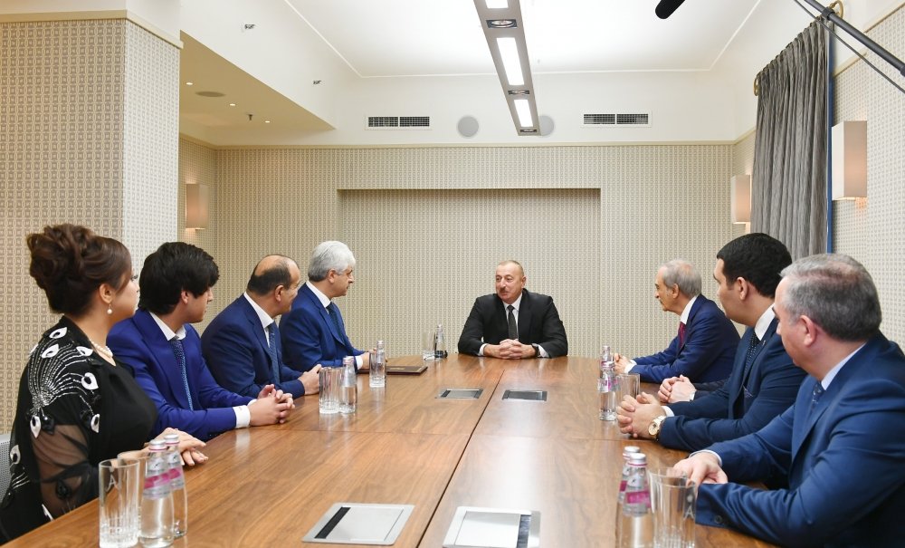 Prezident Sankt-Peterburqda fəaliyyət göstərən Azərbaycan diaspor təşkilatlarının rəhbərləri ilə görüşüb