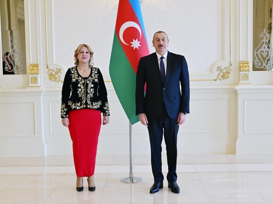 Prezident Əlcəzairin Azərbaycanda yeni təyin olunan səfirinin etimadnaməsini qəbul edib