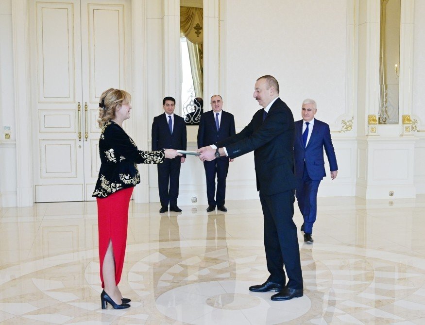 Prezident Əlcəzairin Azərbaycanda yeni təyin olunan səfirinin etimadnaməsini qəbul edib
