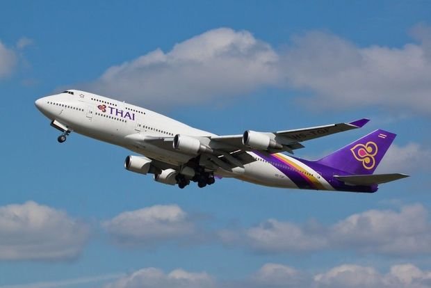 “Thai Airways” təyyarəsi təcili eniş edib
