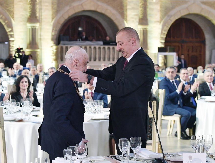 Xoşbəxt Yusifzadənin 90 illik yubileyi (FOTOREPORTAJ)
