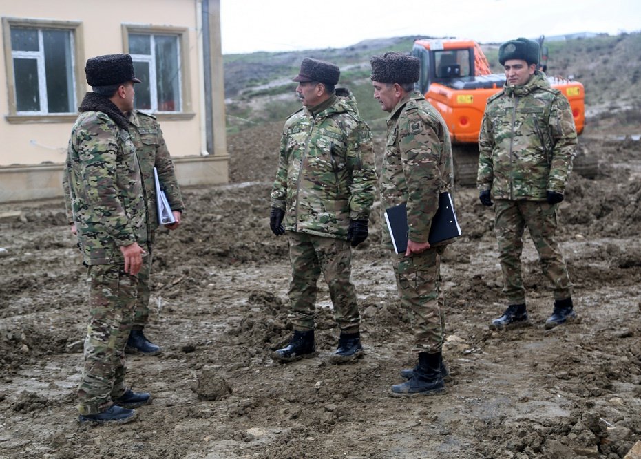 Müdafiə naziri tikintisi yekunlaşmaq üzrə olan hərbi obyektlərə baxış keçirib