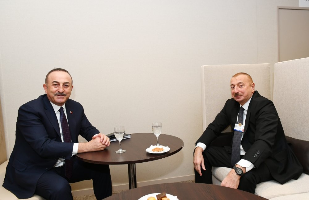 Prezident Davosda Türkiyənin Xarici İşlər naziri ilə görüşdü