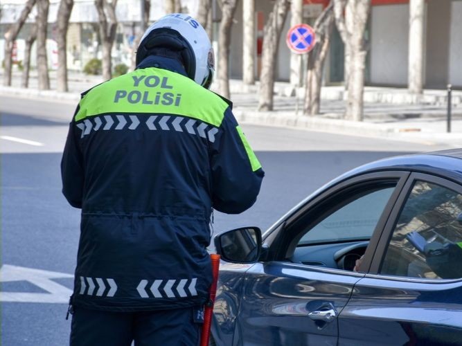 Ötən sutka karantin rejimini pozan 1499 sürücü inzibati məsuliyyətə cəlb edilib