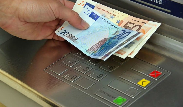 Avropada nağd pula tələbat rekord səviyyədə artıb