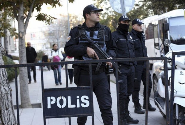 Türkiyədə terrorçularla atışmada iki polis əməkdaşı həlak olub