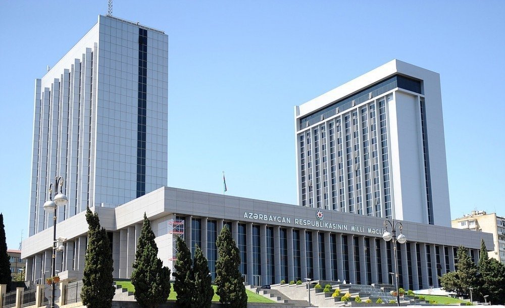 Milli Məclisin iclası başladı